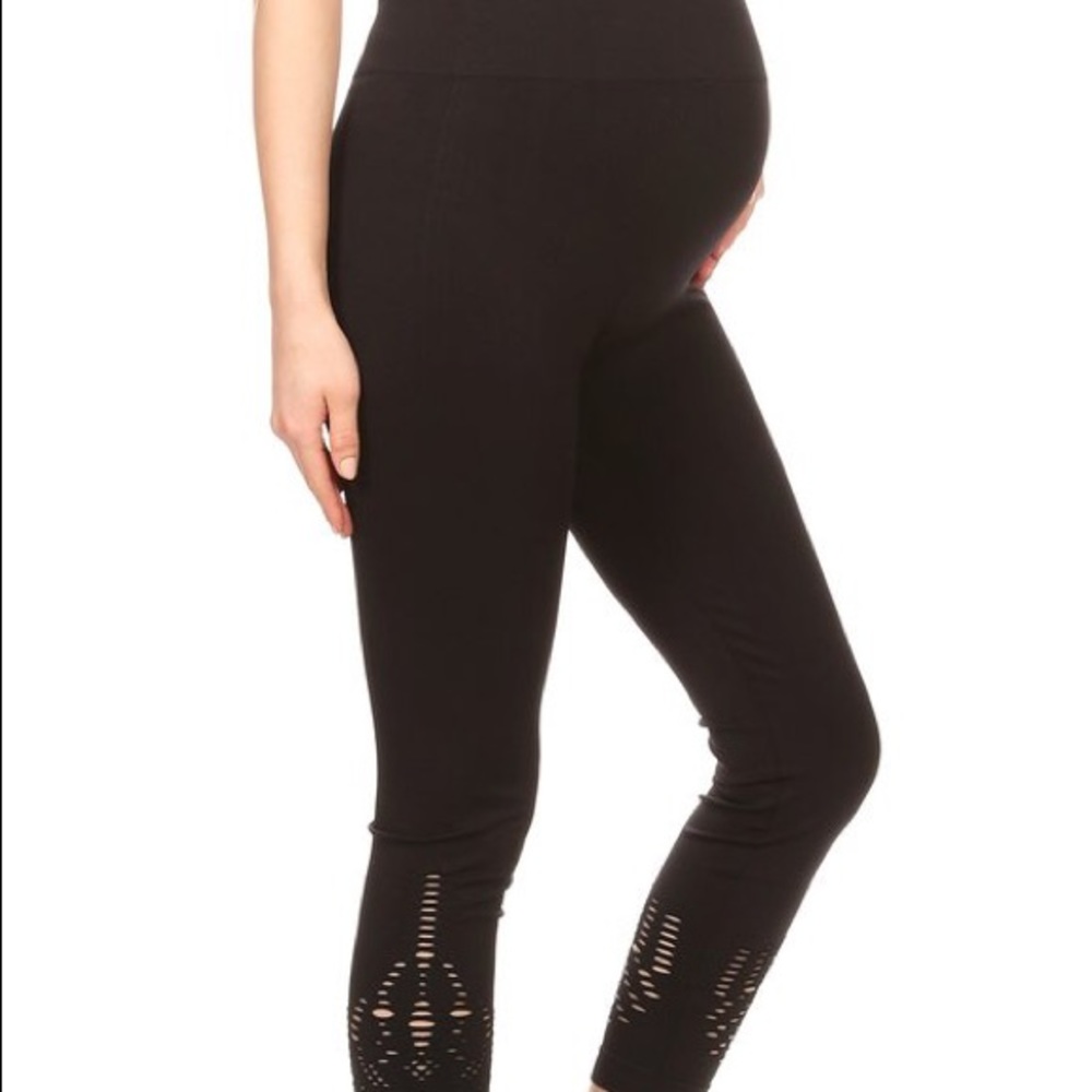 NWT MATERNITY LEGGINGS BLACK CAPRIS